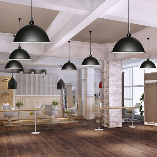 Plafonnier suspendu en métal de style rétro - 1 lampe en forme de dôme en noir/blanc pour café