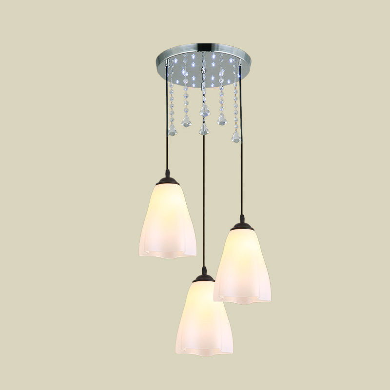Suspension multi-lumières en verre floral blanc avec accent en cristal et design minimaliste noir