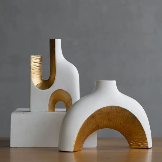 Vase en céramique de forme dorée Lilian : une touche d'élégance moderne