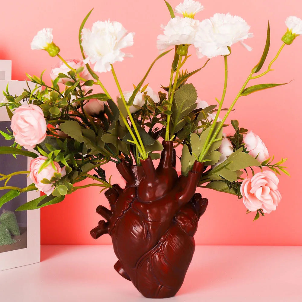 Vase en résine en forme de cœur de Kenzie Creative : un symbole d'amour et d'élégance