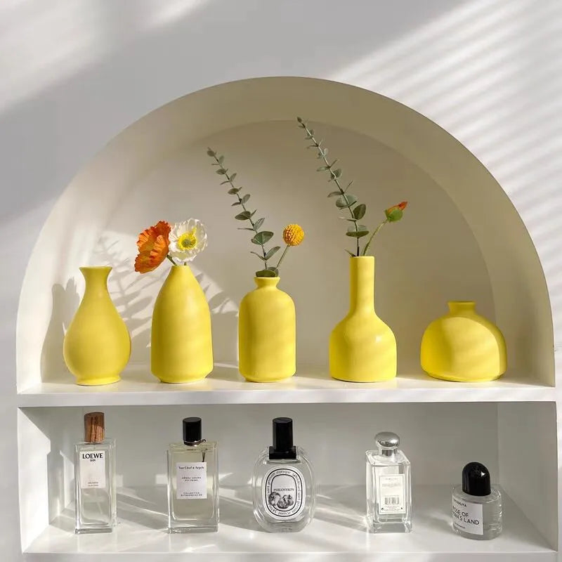 Vase en céramique jaune ivoire : une élégance rayonnante pour votre maison