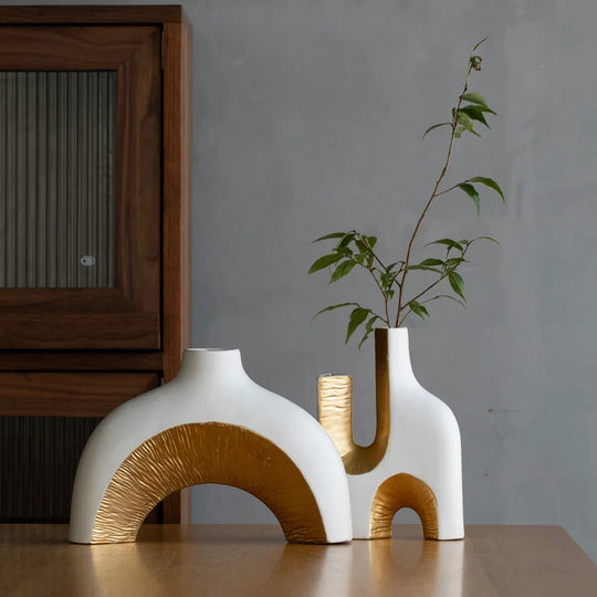 Vase en céramique de forme dorée Lilian : une touche d'élégance moderne
