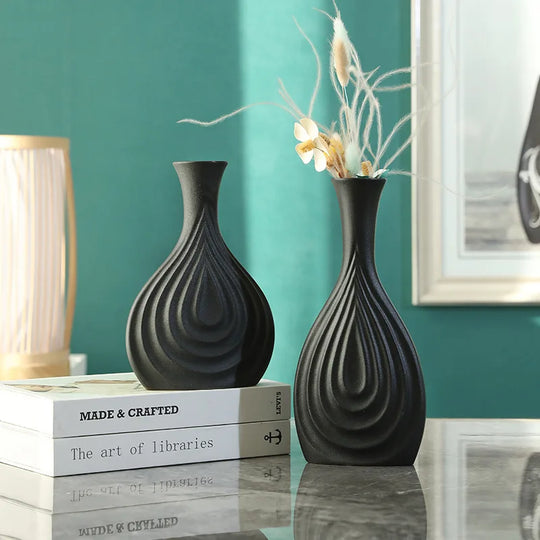 Vase en céramique noir chic Elora : rehaussez la décoration de votre maison