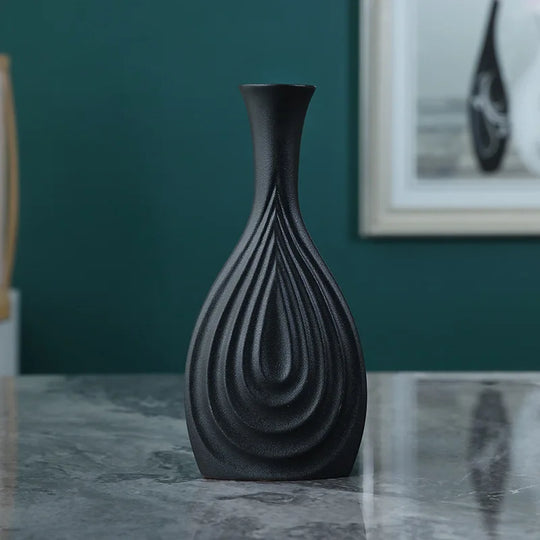 Vase en céramique noir chic Elora : rehaussez la décoration de votre maison