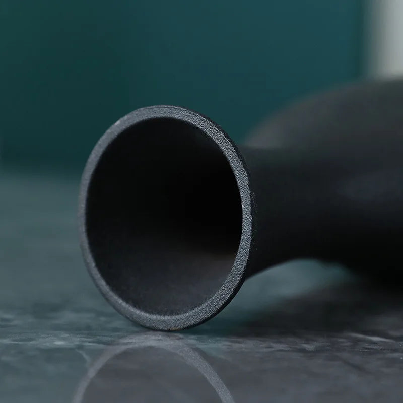 Vase en céramique noir chic Elora : rehaussez la décoration de votre maison