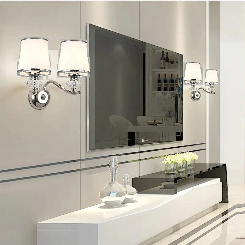 Lustre moderne en chrome pour le salon