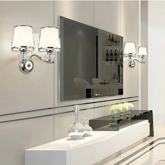 Lustre moderne en chrome pour le salon