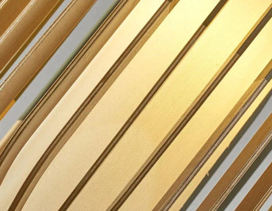 Suspension nordique en bois massif aux lignes linéaires simples